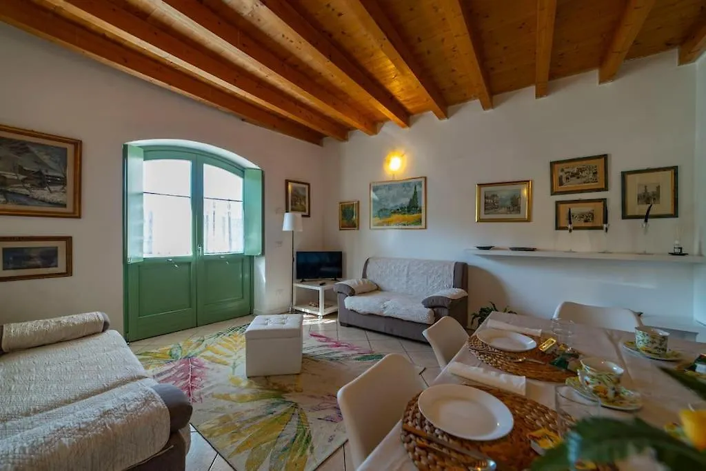 Дом отдыха Artistic House On The Iseo Lake Сульцано