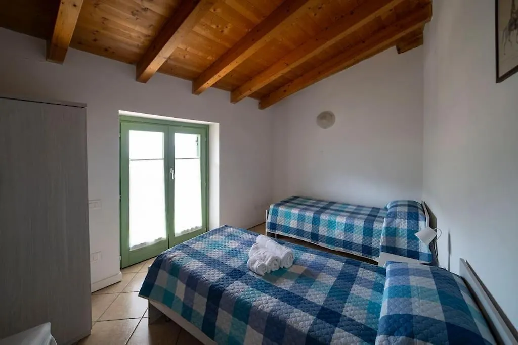 Artistic House On The Iseo Lake Сульцано Италия